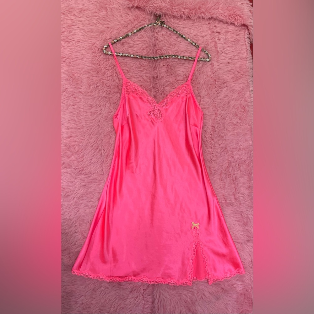 Bust 36 inch : Waist 33 : Hips 36 : Length  38